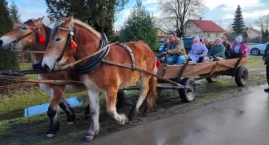 Zamiast kuligu przejazd furmanką. Tak zakończyli ferie mieszkańcy Szówska