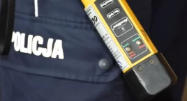 Pijany 46-latek uszkodził samochód zaparkowany przed sklepem w Chłopicach. Zatrzymał go policjant z Oleszyc