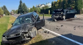 W Szówsku zderzyły się dwa auta osobowe. Trzy osoby …
