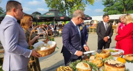 Rolnicy z gminy Sieniawa Święto Plonów obchodzili w …