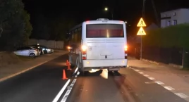 Nie żyje 61-latek, który wszedł pod nadjeżdżający au…