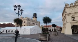 Na Rynku w Jarosławiu trwają przygotowania do zakońc…
