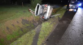 W Bobrówce pijany kierowca uderzył w znak drogowy i …