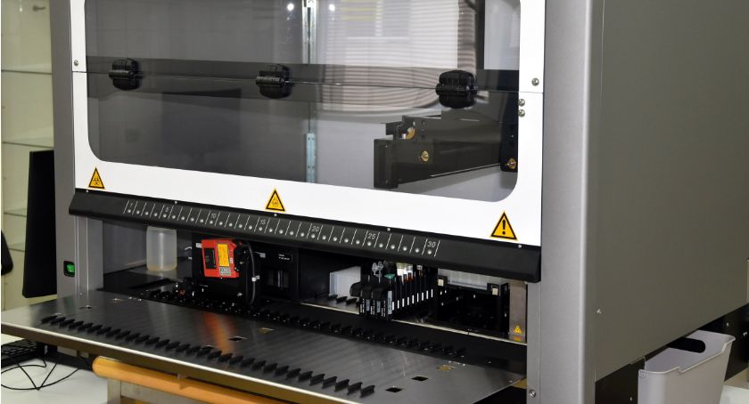 W Łomży będą wykonywać testy na koronawirusa. Laboratorium powstaje w szpitalu [FOTO]