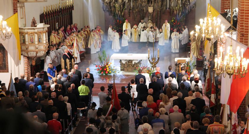 Od jutra więcej wiernych w kościołach. Ile osób może być na mszy?