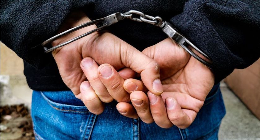 Policjanci zatrzymali podejrzanego o kradzież z włamaniem 
