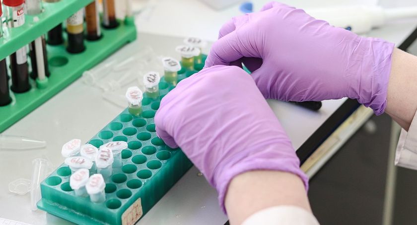 Czy samorząd kupi testy dla pracowników oświaty i podopiecznych DPS-u?