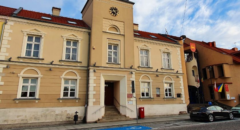 Urząd Miejski w Łomży przywraca bezpośrednią obsługę mieszkańców. Znamy szczegóły
