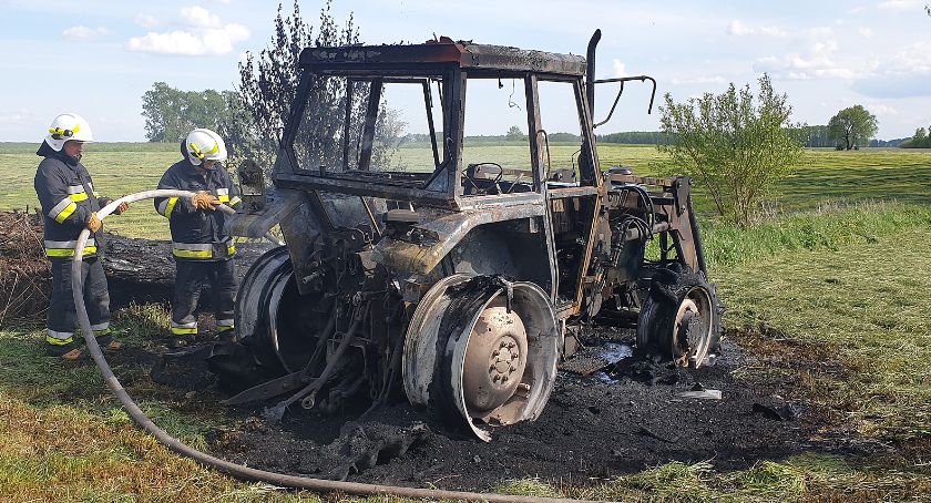 Podczas prac polowych traktor stanął w ogniu [FOTO]