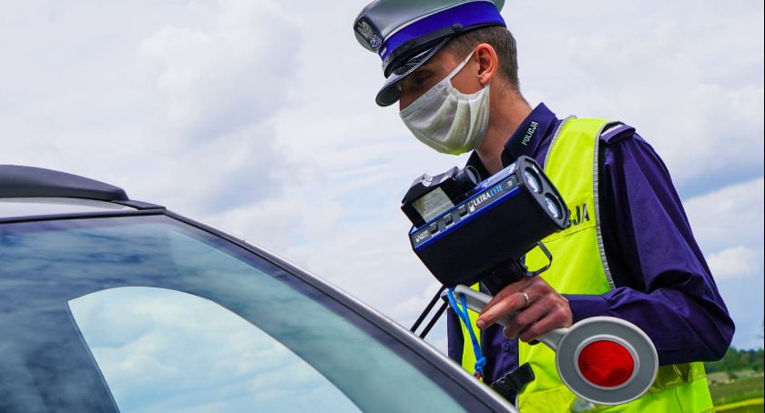 Policjanci łapią piratów na DK61. W akcji bierze udział grupa SPEED