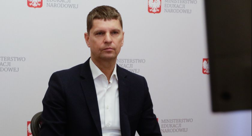 Uczniowie nie wrócą do szkół przed wakacjami