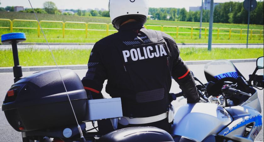 Łomżyńscy policjanci apelują: Dbaj o kulturę jazdy i szanuj innych na drodze! 