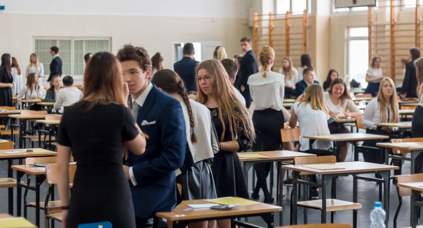 Rozpoczynają się egzaminy maturalne