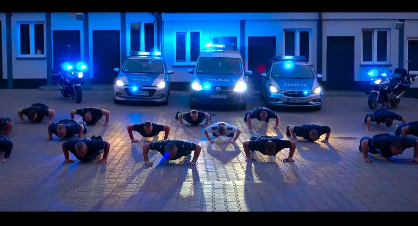 Pompki w szczytnym celu. Łomżyńscy policjanci podjęli wyzwanie [VIDEO]