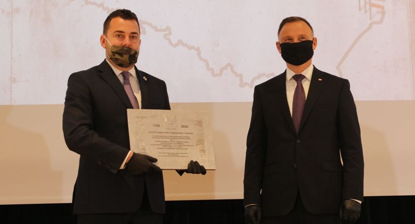 100-lecie BItwy Warszawskiej. Łomża z pamiątkową tablicą [FOTO]