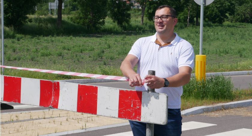 Obwodnica Kupisk wciąż zamknięta. Poseł Krajewski przygotował wstążkę i nożyczki dla władz województwa [VIDEO i FOTO] 