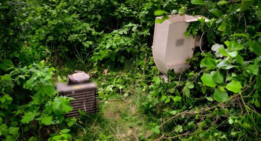 19-latek odpowie za kradzież urządzeń. Ukrył je w zagajniku