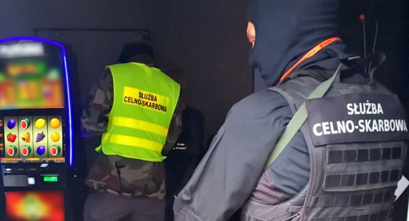 Akcja KAS i policji w Łomży! Funkcjonariusze zabezpieczyli 10 urządzeń [VIDEO i FOTO]