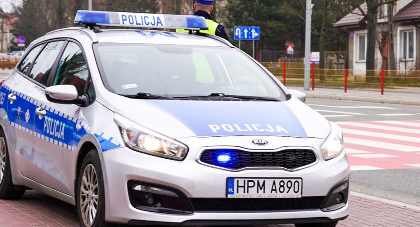 Łomża: 61-latka jechała całą szerokością ulicy. Grozi jej więzienie