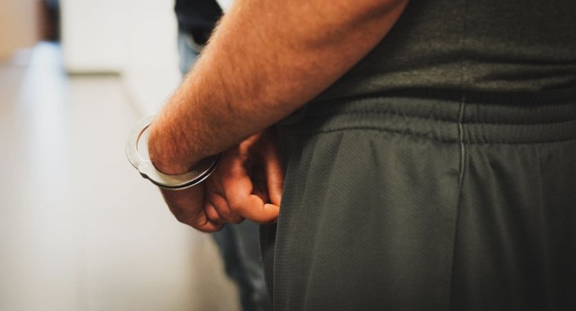 Rozbój w łomżyńskim sklepie. Sprawca użył przemocy wobec pracownicy!