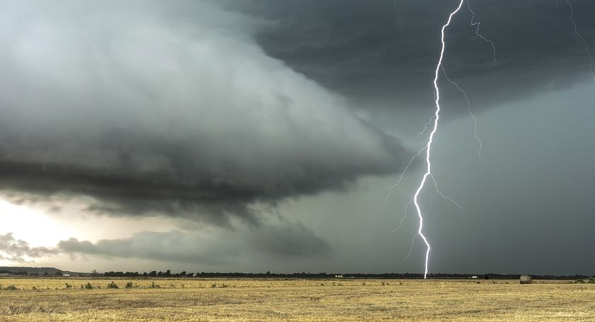 Burzowy początek tygodnia. IMGW wydał ostrzeżenie drugiego stopnia