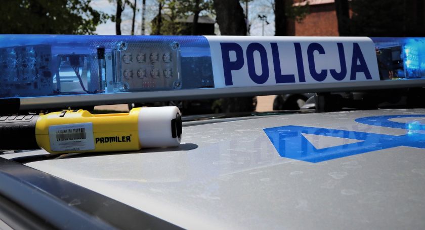 Kierowca ciągnika nie dawał się wyprzedzić. Miał prawie 2,5 promila