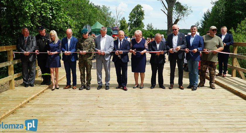 Mały, drewniany most połączył sąsiednie gminy, powiaty i województwa. Wyremontowali go żołnierze [FOTO]