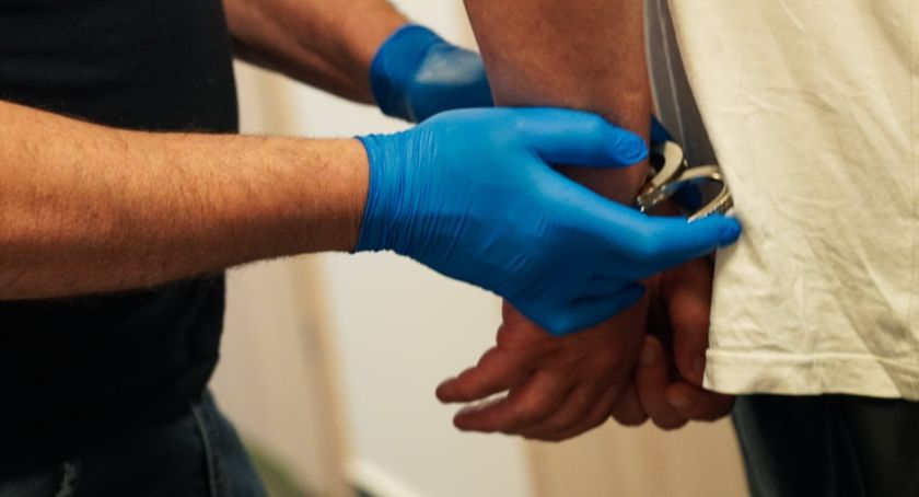 Włamanie w gminie Piątnica. Zatrzymany 27-latek z sąsiedniej miejscowości