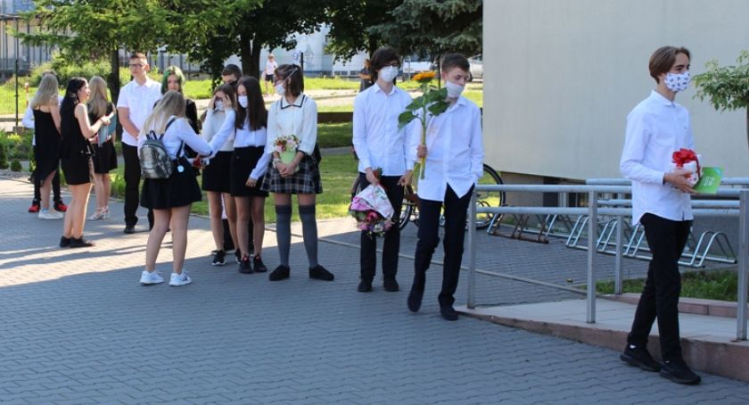Ciche i skromne zakończenie roku szkolnego w Łomży [FOTO]