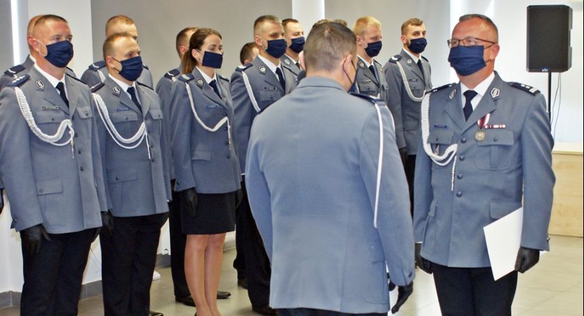 Obchody Święta Policji w Łomży. Ponad 100 awansów i nowy kapelan [FOTO]