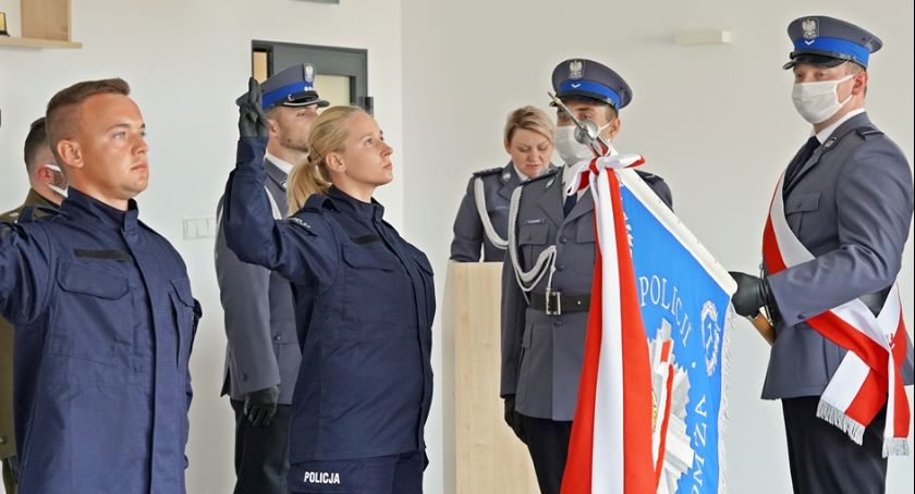 Nowi funkcjonariusze w łomżyńskiej jednostce policji [FOTO]