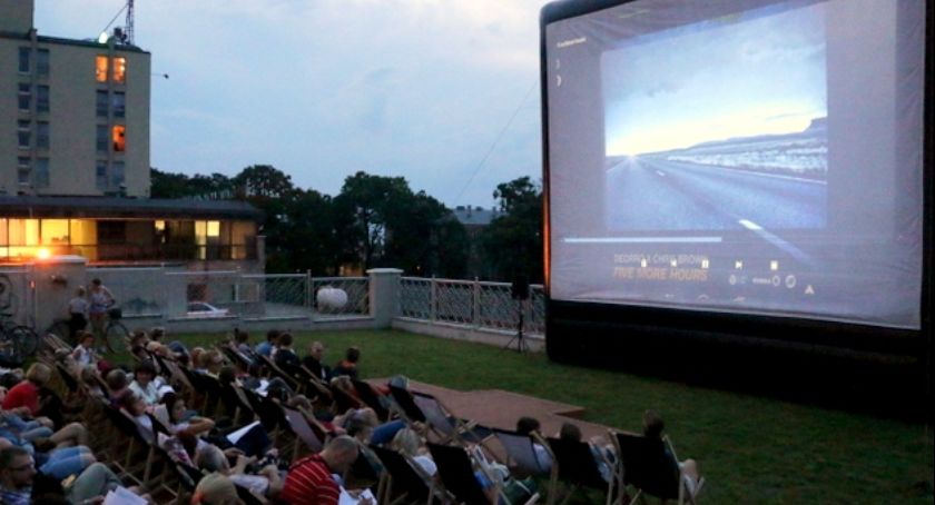 W niedzielę startuje plenerowe kino na leżakach 