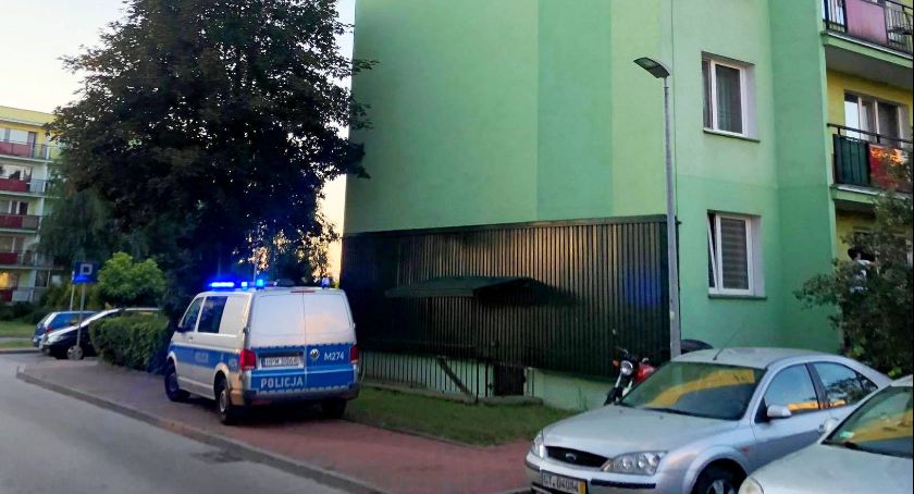 Łomża. Mężczyzna wypadł z balkonu. Policja wyjaśnia sprawę