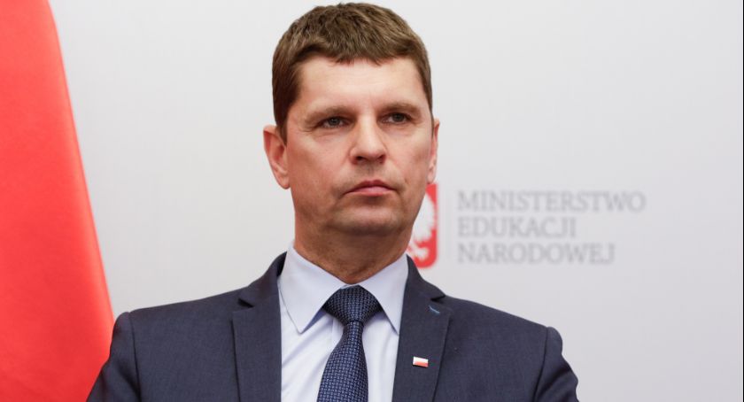 MEN: 1 września uczniowie wracają do szkół