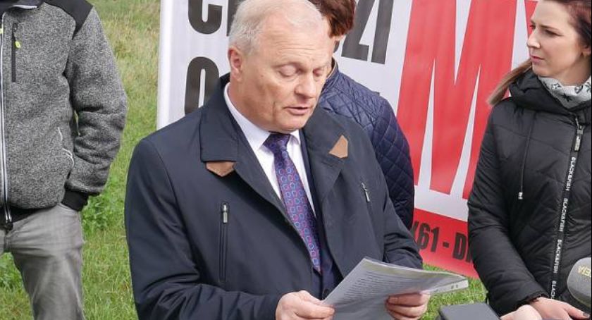 Poseł Lech Kołakowski chce przebudowy skrzyżowania w Chojnach Młodych