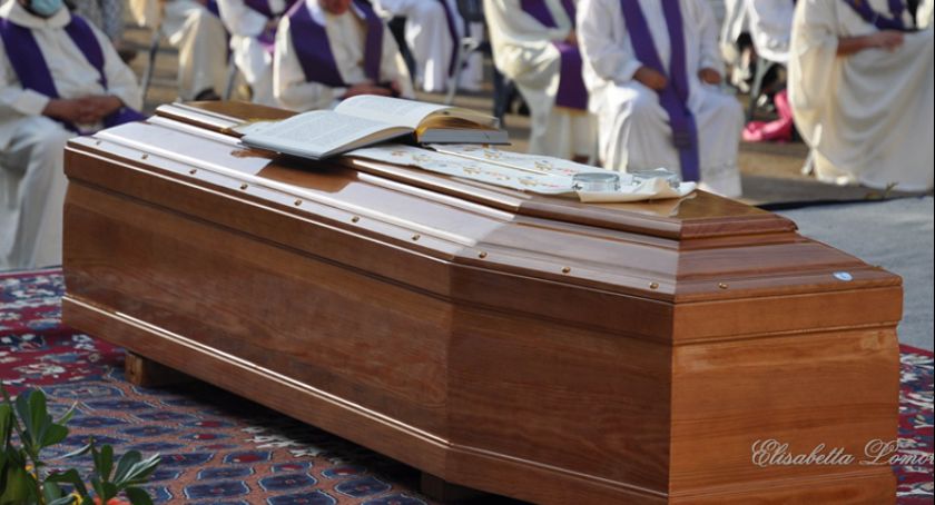 Zmarły tragicznie kapłan spocznie na cmentarzu w Łomży. Znamy szczegóły uroczystości 