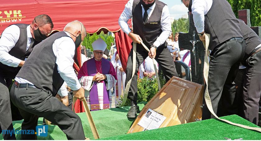„Don Edmund Kamiński” spoczął na łomżyńskim cmentarzu [FOTO]