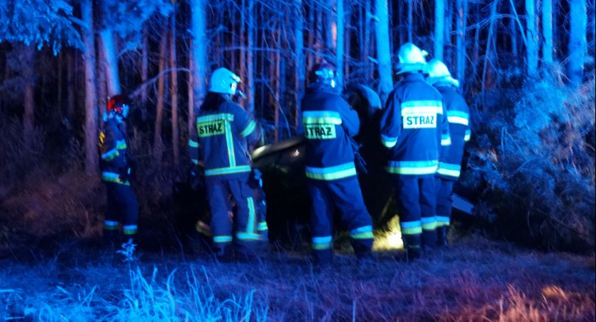 Wypadek pomiędzy Kownatami a Dobrzyjałowem. Auto dachowało [FOTO]