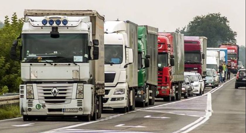 Na DK61 zderzyły się pojazdy ciężarowe