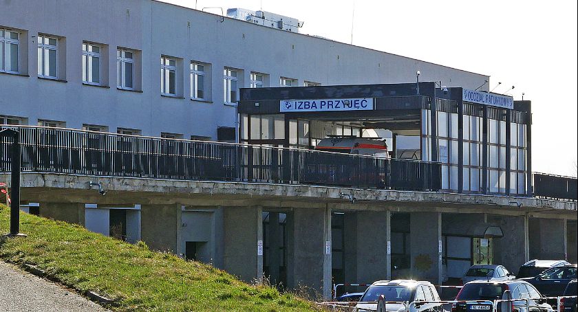 Dwanaście nowych przypadków koronawirusa. Kolejne osoby hospitalizowane w Łomży i dwa nowe zgony