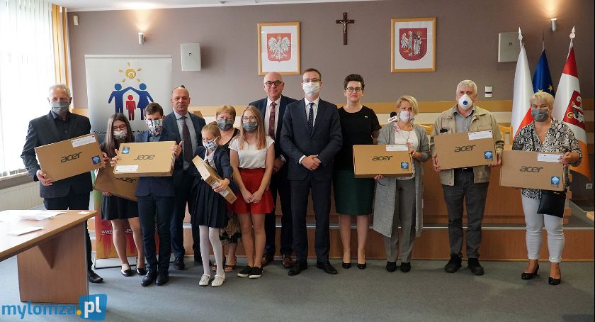 Powiat łomżyński. Sprzęt komputerowy trafił do dzieci z pieczy zastępczej [VIDEO i FOTO]