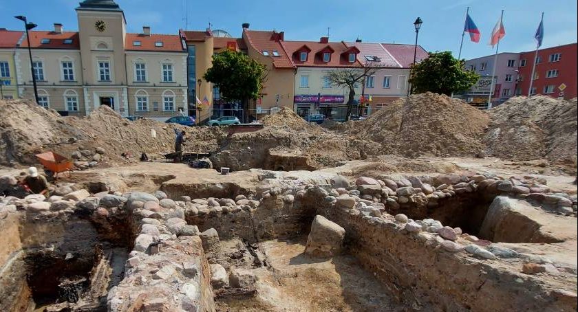 Odkrycia archeologiczne zobaczymy pod szkłem! Ratusz o szczegółach skorygowanej koncepcji rewitalizacji Starego Rynku