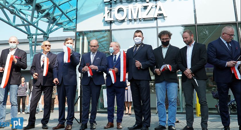 Dworzec w Łomży oficjalnie otwarty i poświęcony. 