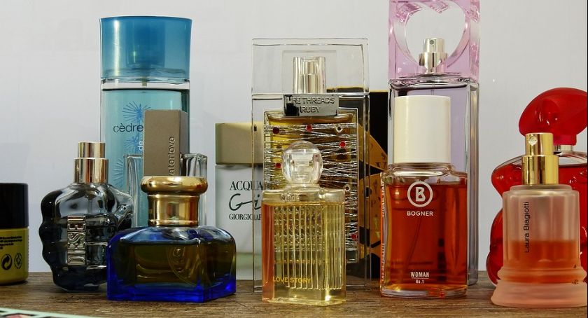Mieszkaniec Łomży wynosił ze sklepu perfumy