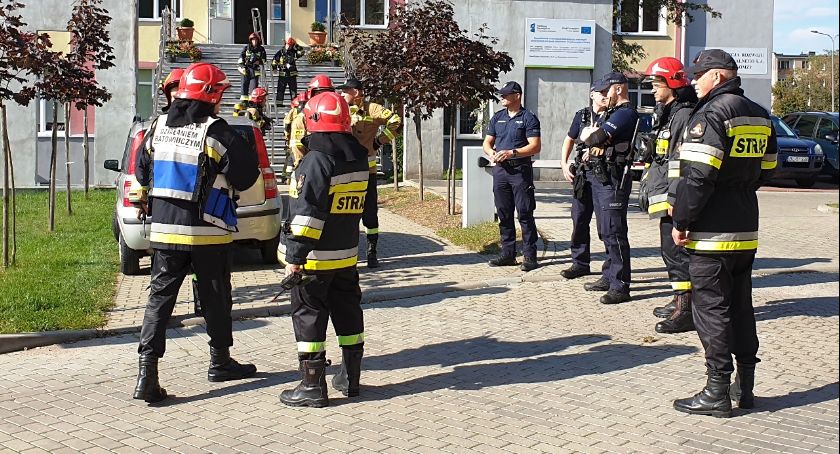 Ewakuacja w środku miasta! Szkoła dostała wiadomość o ładunku [FOTO]