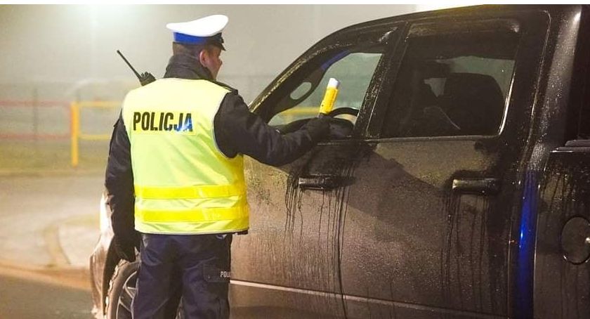 Dwaj nietrzeźwi kierowcy w rękach łomżyńskich policjantów