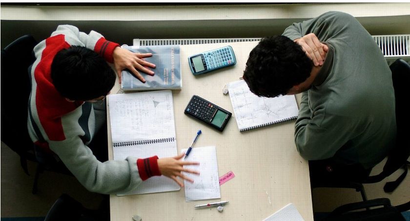 Studenci muszą dostarczyć zaświadczenie