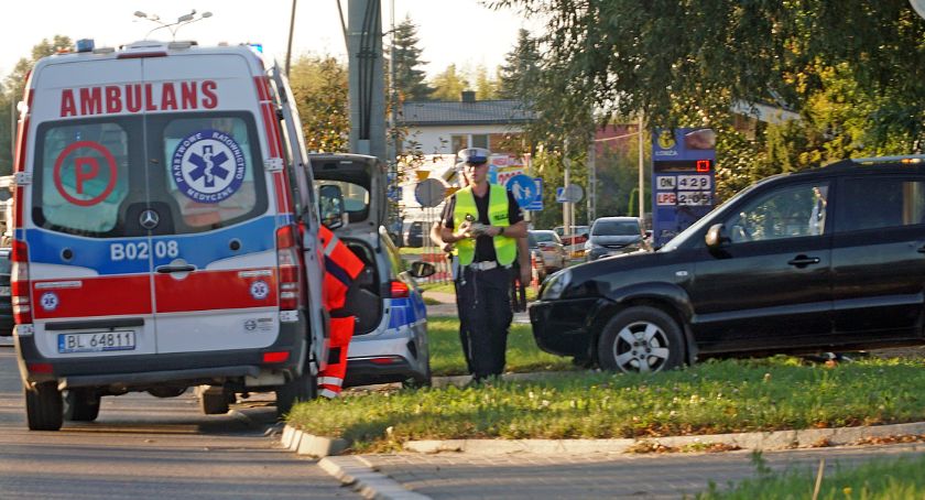 Wypadek na ścieżce rowerowej. Jedna osoba w szpitalu [FOTO]