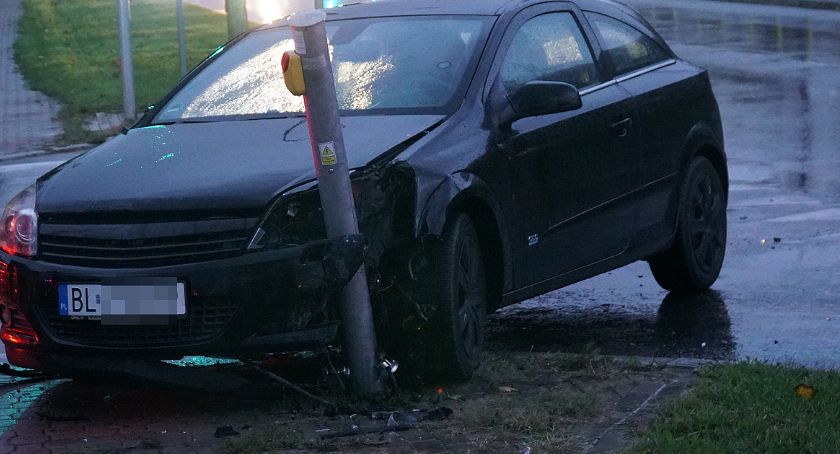 Wypadek dwóch aut na Kazańskiej! 19-latka w szpitalu [FOTO]