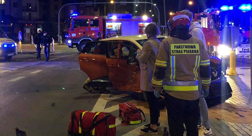 Groźny wypadek osobówek. Trzy osoby w szpitalu [FOTO